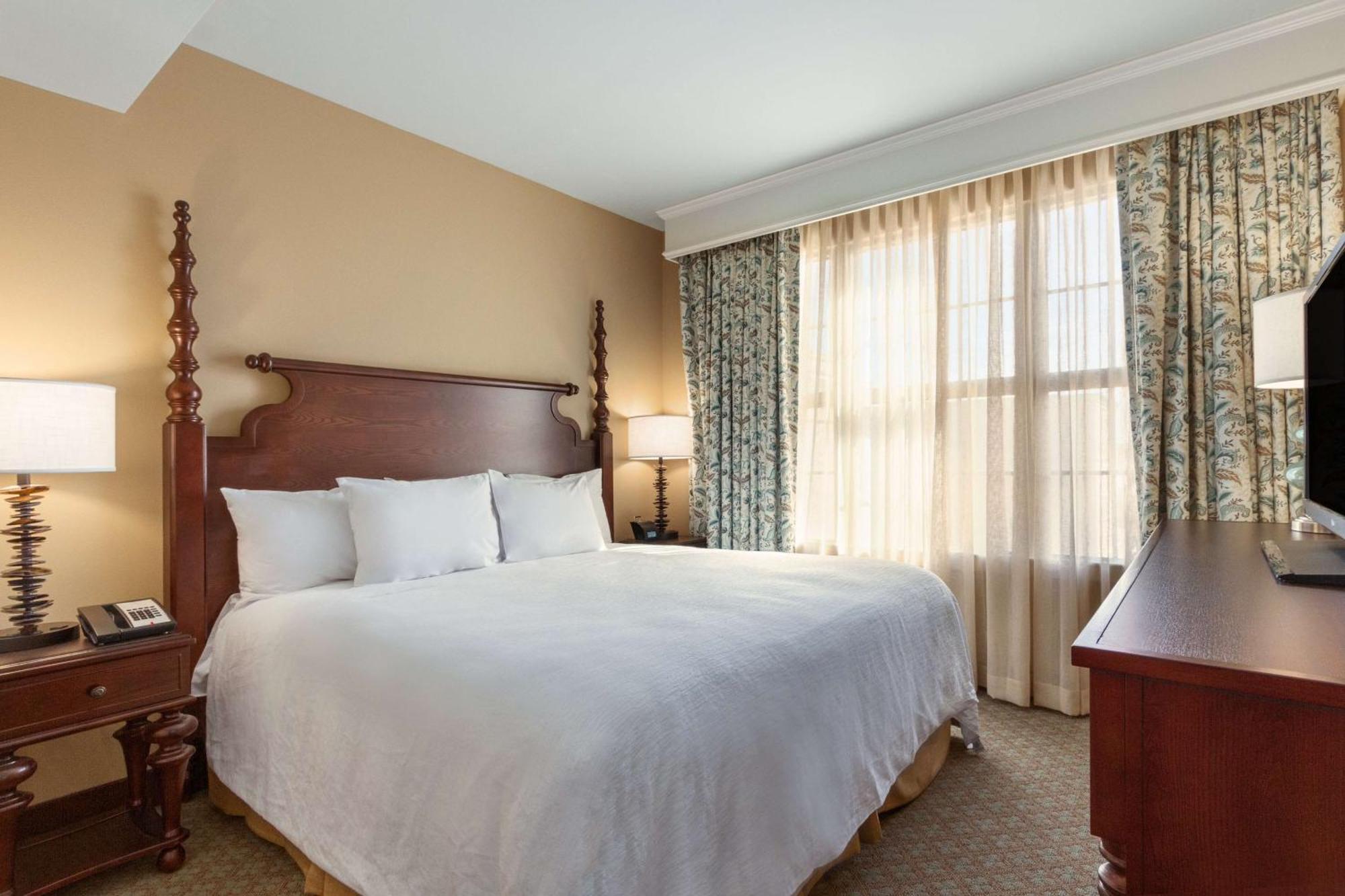 Embassy Suites Savannah Historic District Экстерьер фото