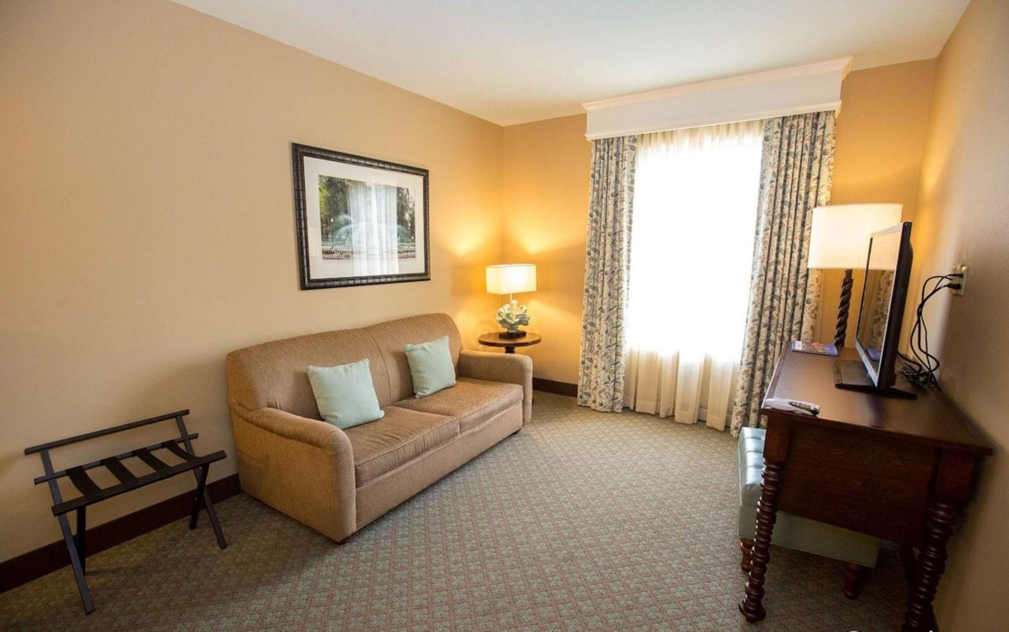 Embassy Suites Savannah Historic District Экстерьер фото