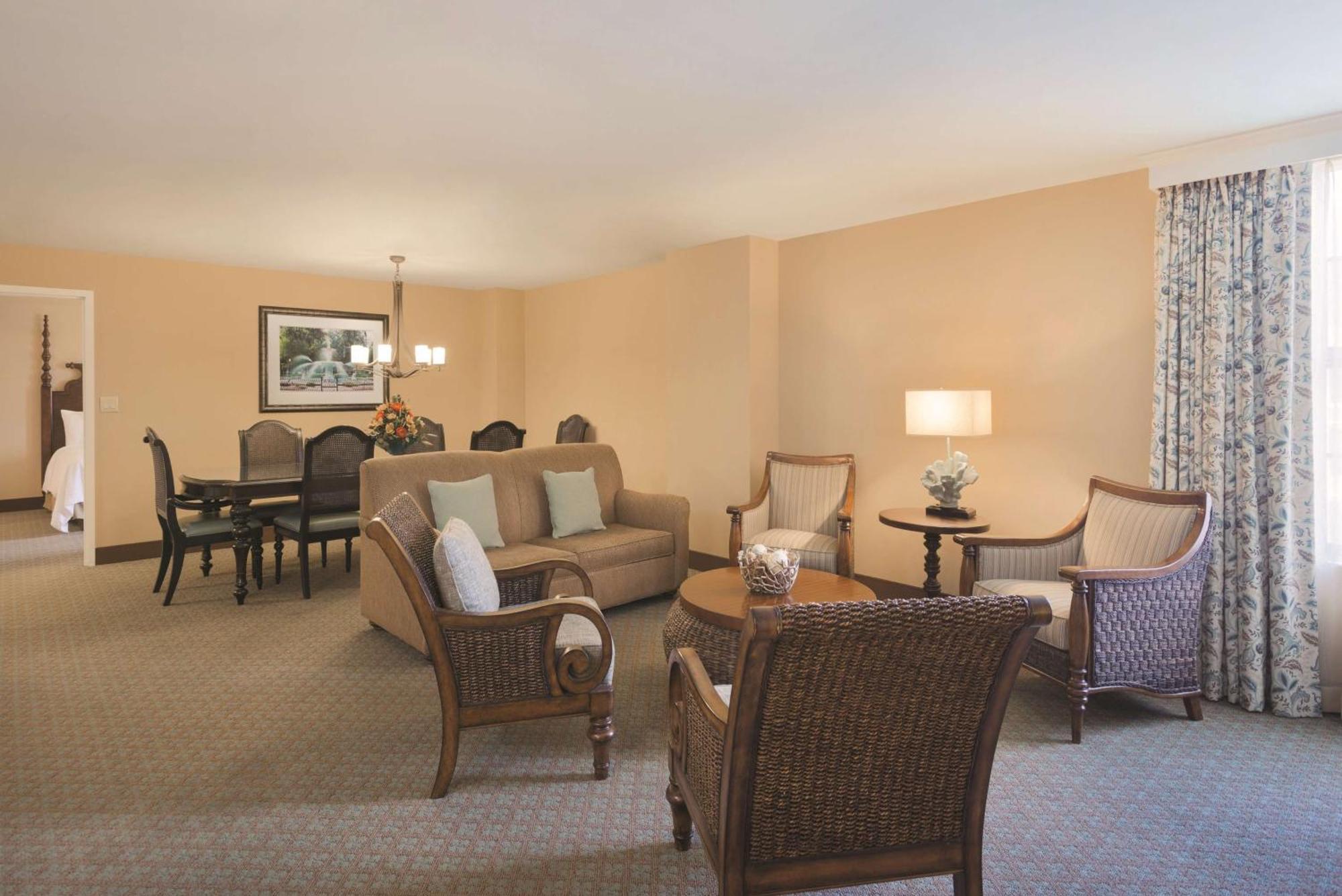 Embassy Suites Savannah Historic District Экстерьер фото
