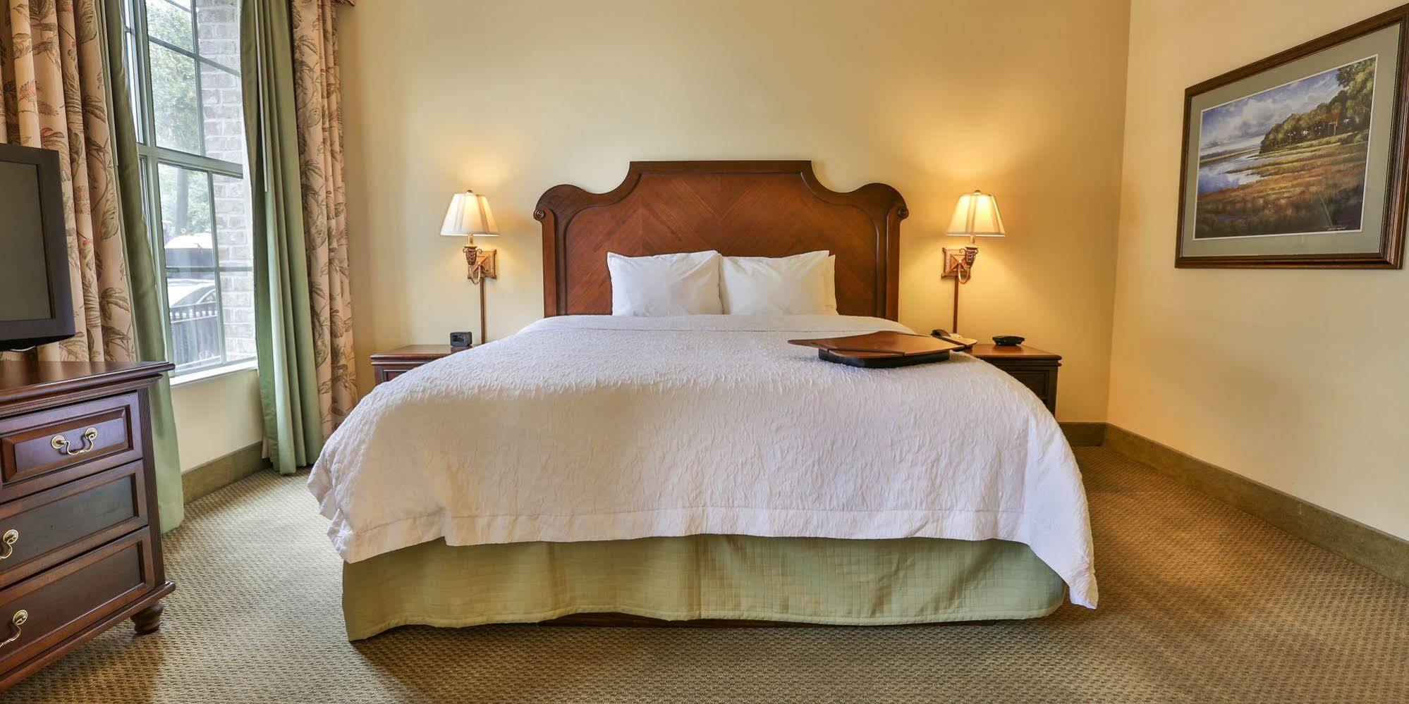 Embassy Suites Savannah Historic District Экстерьер фото