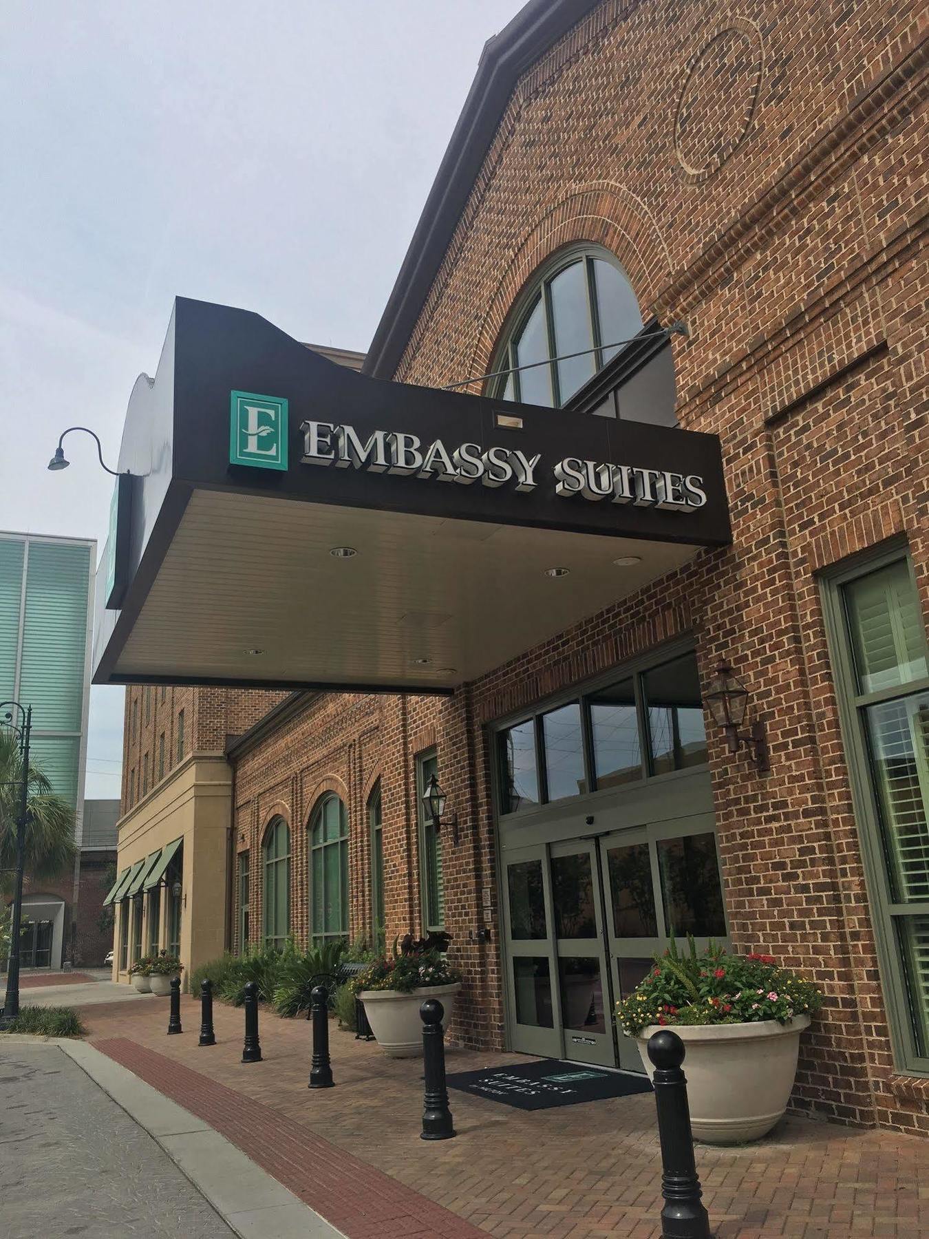 Embassy Suites Savannah Historic District Экстерьер фото